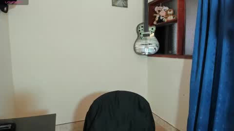 Snapshot of ares_johnsonn chatting on 03-05-25, 03:51 Ares online show from 03-05-25, 03:51