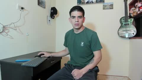 Snapshot of ares_johnsonn chatting on 03-12-25, 11:31 Ares online show from 03-12-25, 11:31