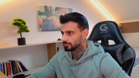 Snapshot of aressteel chatting on 10-20-25, 06:03 Ares Steel online show from 10-20-25, 06:03