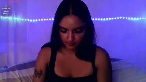 Snapshot of ari_20_ chatting on 04-30-26, 06:03 Bella online show from 04-30-26, 06:03