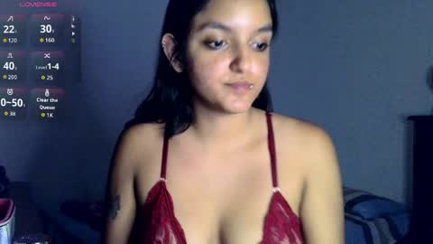 Snapshot of ari_20_ chatting on 05-11-26, 11:35 Bella online show from 05-11-26, 11:35