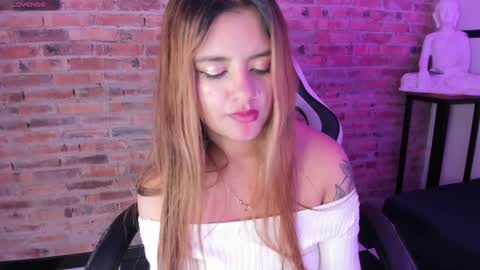 Snapshot of ari_white8 chatting on 02-01-25, 02:56 Ari online show from 02-01-25, 02:56
