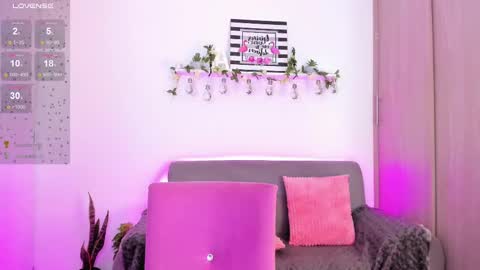 Snapshot of aria_brown_19 chatting on 03-10-25, 04:35    ARIA    online show from 03-10-25, 04:35