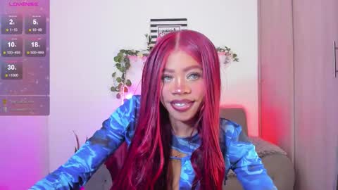 Snapshot of aria_brown_19 chatting on 10-17-25, 12:47    ARIA    online show from 10-17-25, 12:47