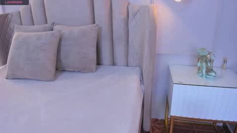 Snapshot of aria_greco chatting on 12-18-24, 02:53 Aria online show from 12-18-24, 02:53