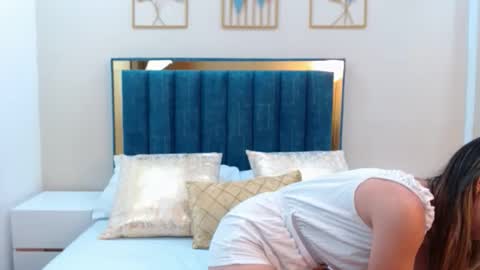 Snapshot of aria_martiin chatting on 04-27-26, 03:32 aria online show from 04-27-26, 03:32