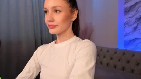 aria_mila online show from 05-11-26, 05:46