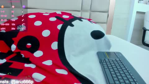 Snapshot of aria_paul chatting on 01-18-25, 01:51 aria online show from 01-18-25, 01:51