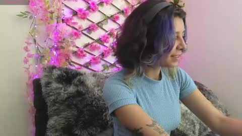 Snapshot of aria_silk chatting on 05-22-26, 10:37 aria_silk online show from 05-22-26, 10:37