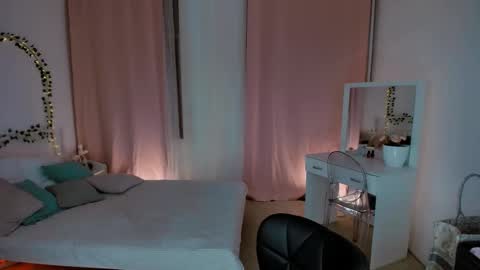 Snapshot of ariadna_s chatting on 03-03-25, 12:15 Ariadna online show from 03-03-25, 12:15