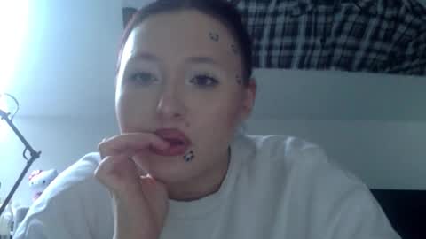 Snapshot of ariakinkygirl chatting on 03-12-26, 02:56 Aria online show from 03-12-26, 02:56