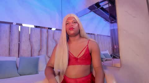 Snapshot of ariana_grande233 chatting on 03-12-26, 11:38 ariana_grande233 online show from 03-12-26, 11:38