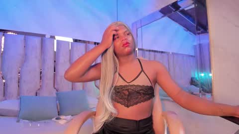 Snapshot of ariana_grande233 chatting on 03-15-26, 11:38 ariana_grande233 online show from 03-15-26, 11:38