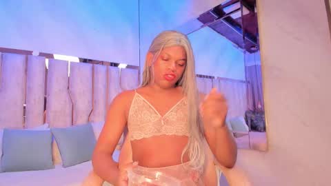 Snapshot of ariana_grande233 chatting on 03-20-26, 11:37 ariana_grande233 online show from 03-20-26, 11:37