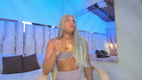 ariana_grande233 online show from 05-02-26, 11:37