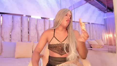 ariana_grande233 online show from 05-06-26, 11:48