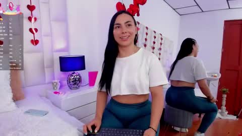 Snapshot of ariana_rouse_ chatting on 02-12-25, 11:51 ariana online show from 02-12-25, 11:51