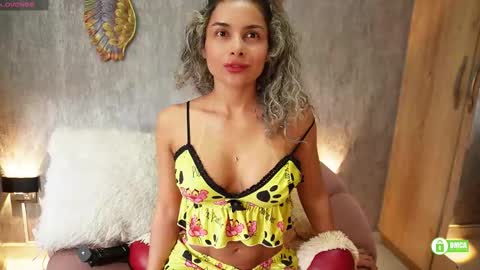 Snapshot of ariana_valdirii chatting on 11-12-25, 12:38 cristina online show from 11-12-25, 12:38