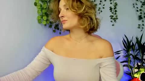 Snapshot of ariana_verx chatting on 06-25-26, 04:45 Ariana online show from 06-25-26, 04:45