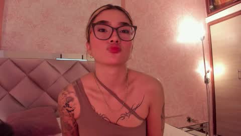 Ari online show from 10-22-25, 03:07