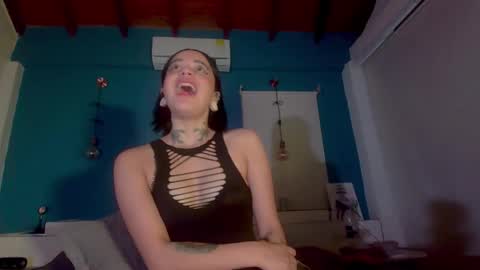 Snapshot of ariana_whitee chatting on 10-08-25, 07:39 ariana_whitee online show from 10-08-25, 07:39