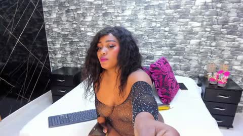 Snapshot of arianaablack chatting on 12-12-24, 12:01 Ariana online show from 12-12-24, 12:01