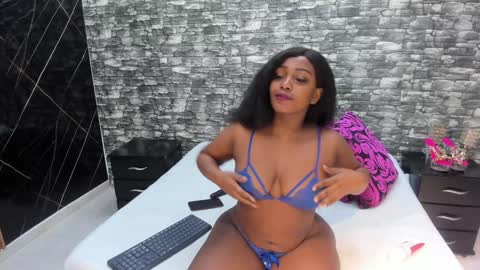 Snapshot of arianaablack chatting on 01-26-25, 12:11 Ariana online show from 01-26-25, 12:11