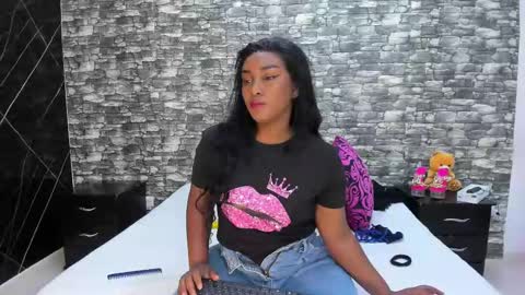 Snapshot of arianaablack chatting on 02-12-25, 12:01 Ariana online show from 02-12-25, 12:01