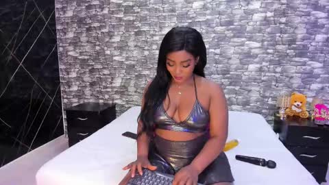 Snapshot of arianaablack chatting on 03-01-25, 12:01 Ariana online show from 03-01-25, 12:01