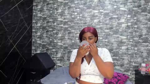 Snapshot of arianaablack chatting on 10-18-25, 12:06 Ariana online show from 10-18-25, 12:06