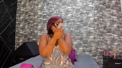 Snapshot of arianaablack chatting on 10-22-25, 12:05 Ariana online show from 10-22-25, 12:05