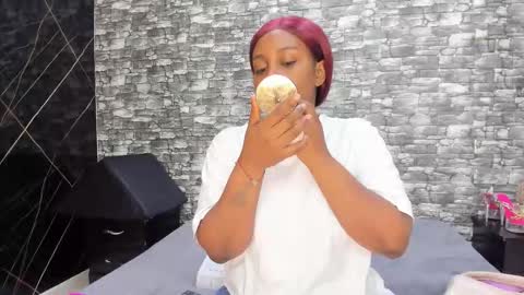 Snapshot of arianaablack chatting on 10-23-25, 12:04 Ariana online show from 10-23-25, 12:04