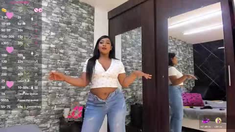 Snapshot of arianaablack chatting on 10-30-25, 12:17 Ariana online show from 10-30-25, 12:17