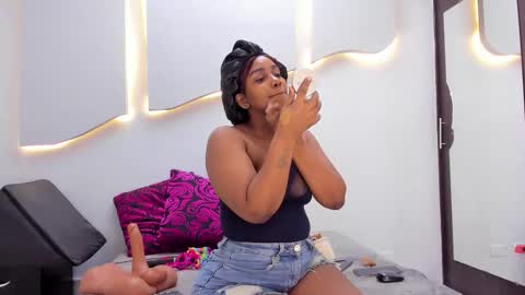 Snapshot of arianaablack chatting on 03-12-26, 12:22 Ariana online show from 03-12-26, 12:22