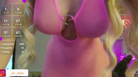 Snapshot of arianaari88 chatting on 05-11-26, 04:04 Ariana online show from 05-11-26, 04:04