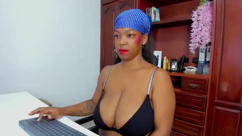 Snapshot of arianacontee chatting on 09-09-25, 09:03 Andrea online show from 09-09-25, 09:03