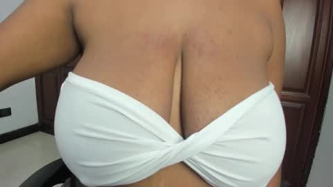 Snapshot of arianacontee chatting on 10-03-25, 11:57 Andrea online show from 10-03-25, 11:57