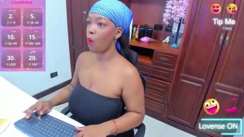 Snapshot of arianacontee chatting on 11-17-25, 01:39 Andrea online show from 11-17-25, 01:39