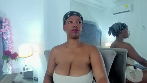 Snapshot of arianacontee chatting on 03-23-26, 01:15 Andrea online show from 03-23-26, 01:15