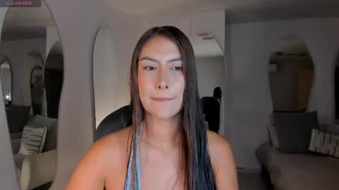 Snapshot of arianadumont chatting on 06-27-26, 11:04 Ariana Dumont online show from 06-27-26, 11:04