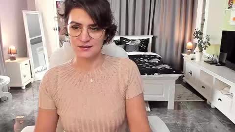 Ana online show from 10-20-25, 09:54