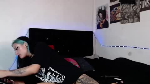 Snapshot of arianauwu666 chatting on 01-09-25, 03:58 help me 100 hands up my OF is Free online show from 01-09-25, 03:58