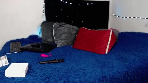 Snapshot of arianauwu666 chatting on 02-22-25, 06:06 help me 100 hands up my OF is Free online show from 02-22-25, 06:06