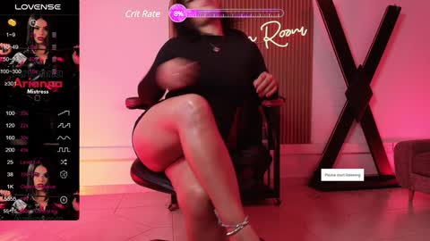 Snapshot of arianna__smith_ chatting on 02-04-25, 07:33 Arianna online show from 02-04-25, 07:33