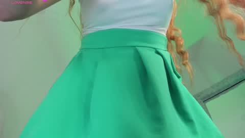 Snapshot of arianna_gren chatting on 12-27-24, 10:59 Arianna online show from 12-27-24, 10:59