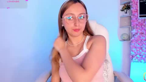 Snapshot of arianna_gren chatting on 10-10-25, 05:01 Arianna online show from 10-10-25, 05:01