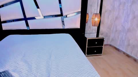 ariannarussell1 online show from 10-17-25, 06:21