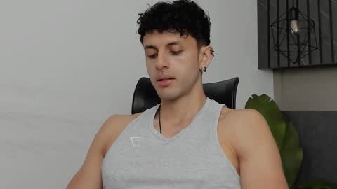 Snapshot of ariasaadeh chatting on 09-25-25, 12:09 ariasaadeh online show from 09-25-25, 12:09