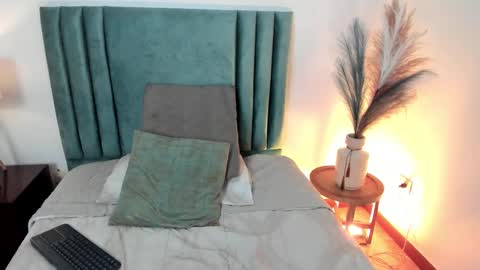 AriaSkyy  online show from 03-04-25, 09:32