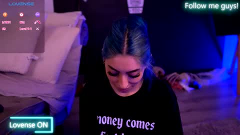 Aria  online show from 10-21-25, 09:04